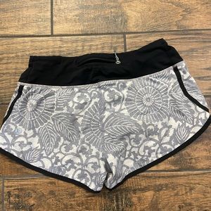 Lululemon 2.5” shorts size 4